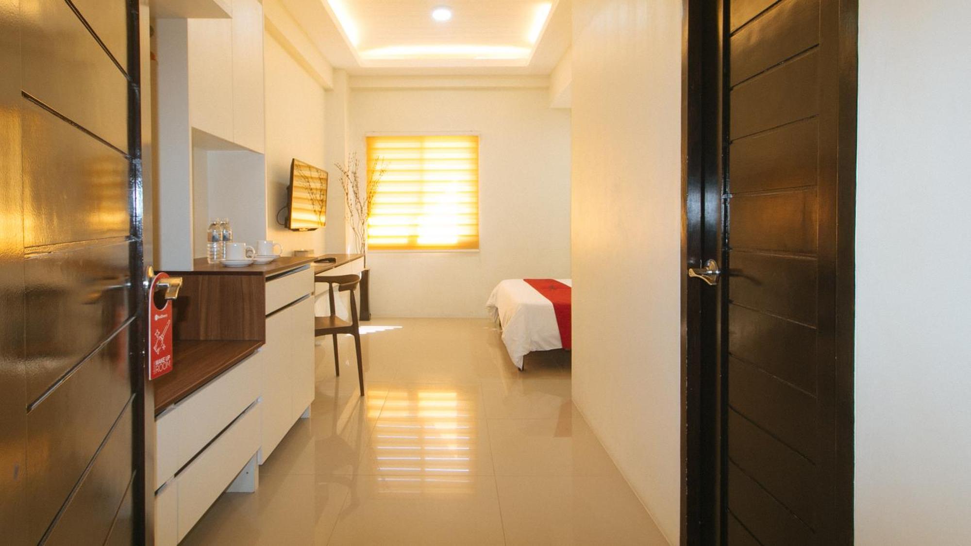 Reddoorz @ Leoncia Apartelle Mandawe Exterior photo