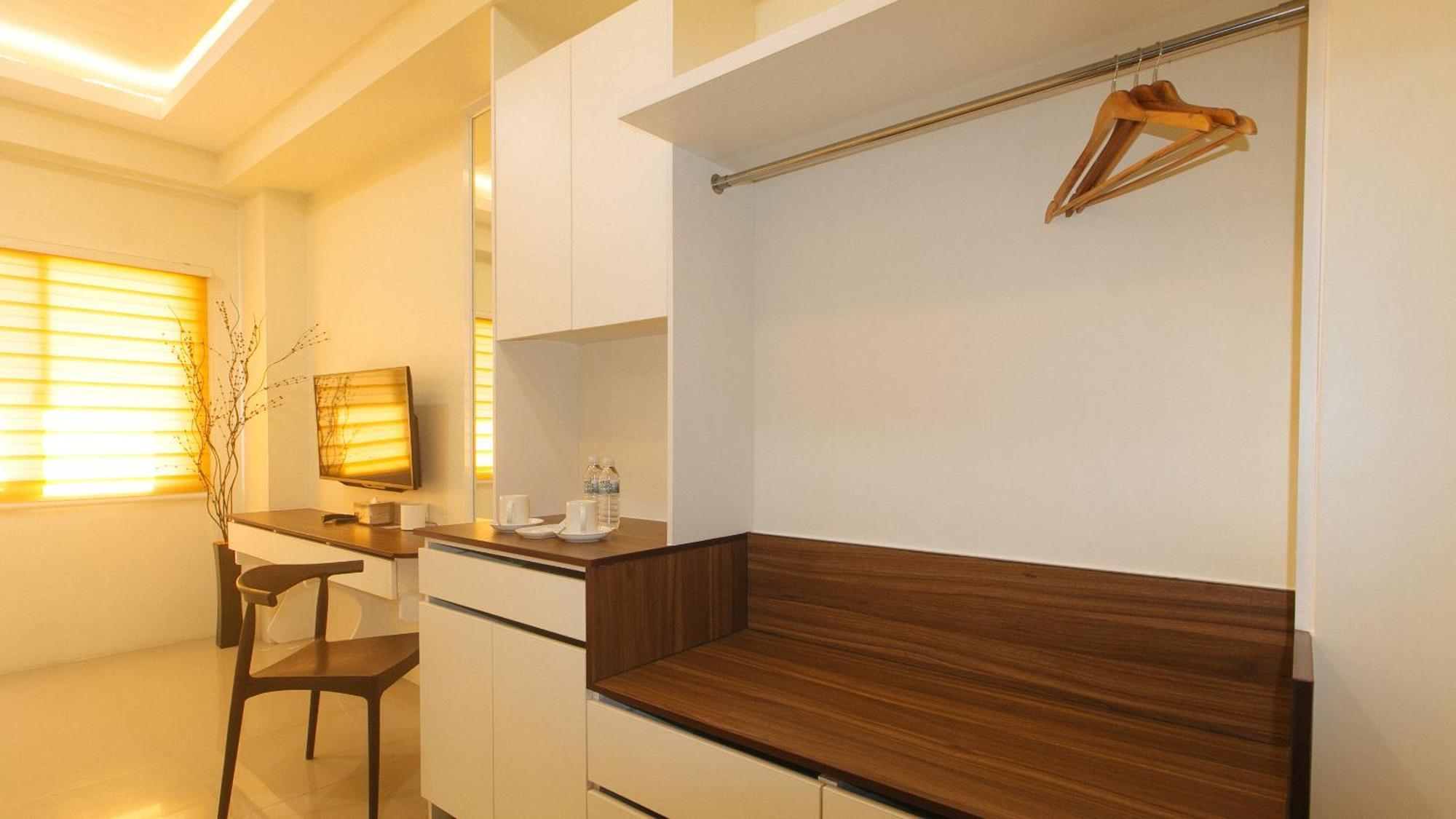 Reddoorz @ Leoncia Apartelle Mandawe Exterior photo
