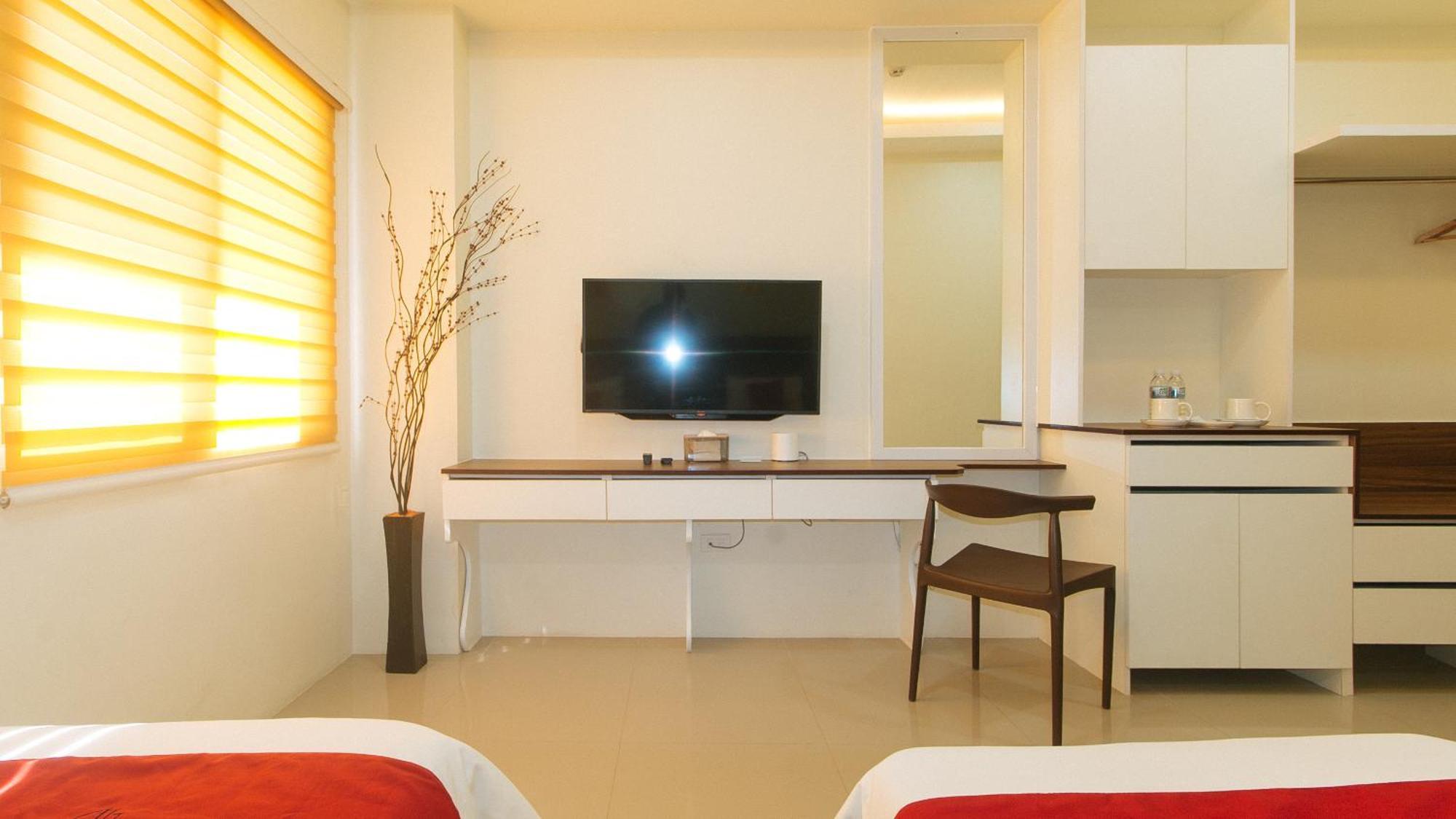 Reddoorz @ Leoncia Apartelle Mandawe Exterior photo