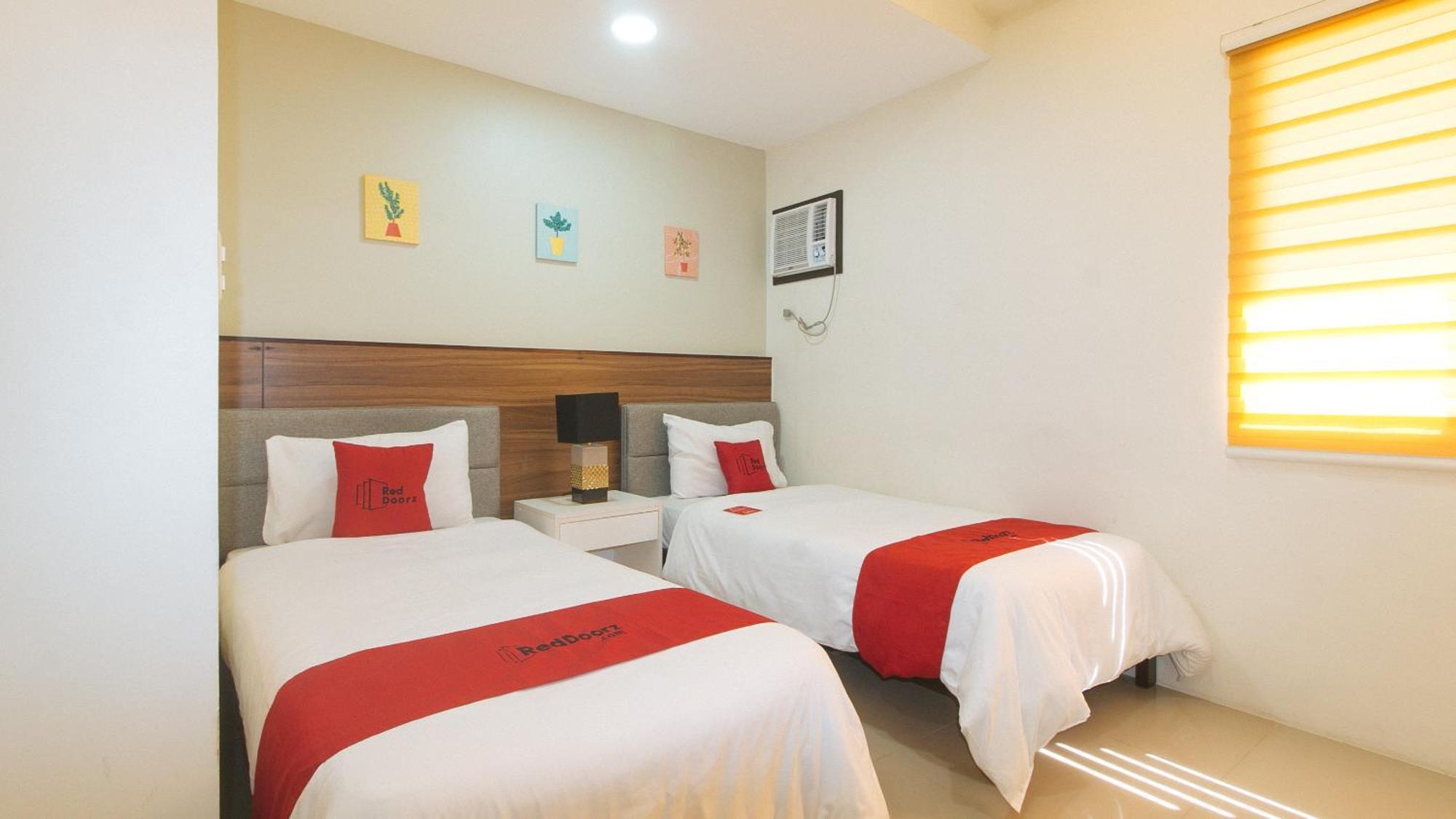 Reddoorz @ Leoncia Apartelle Mandawe Exterior photo