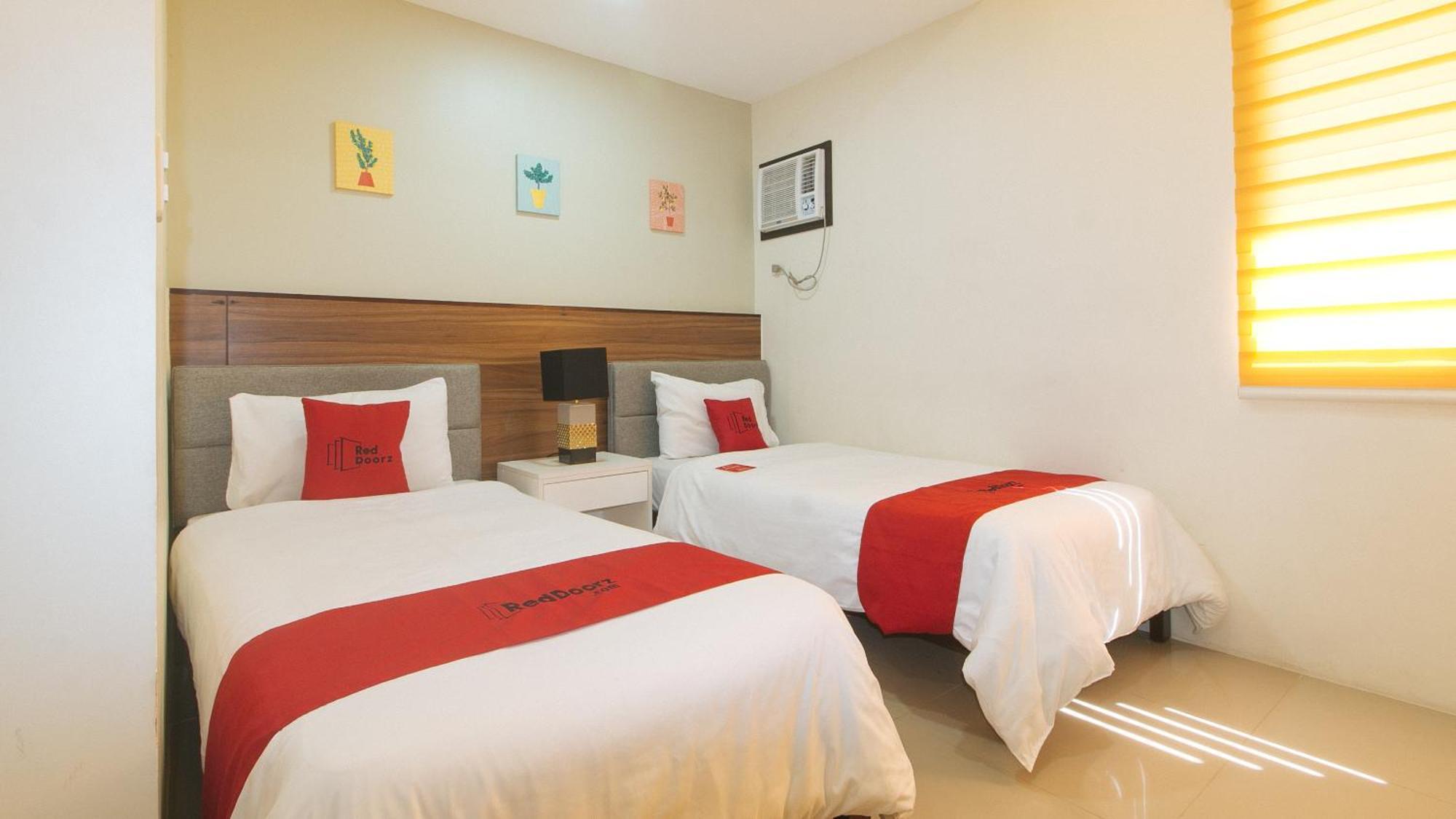 Reddoorz @ Leoncia Apartelle Mandawe Exterior photo