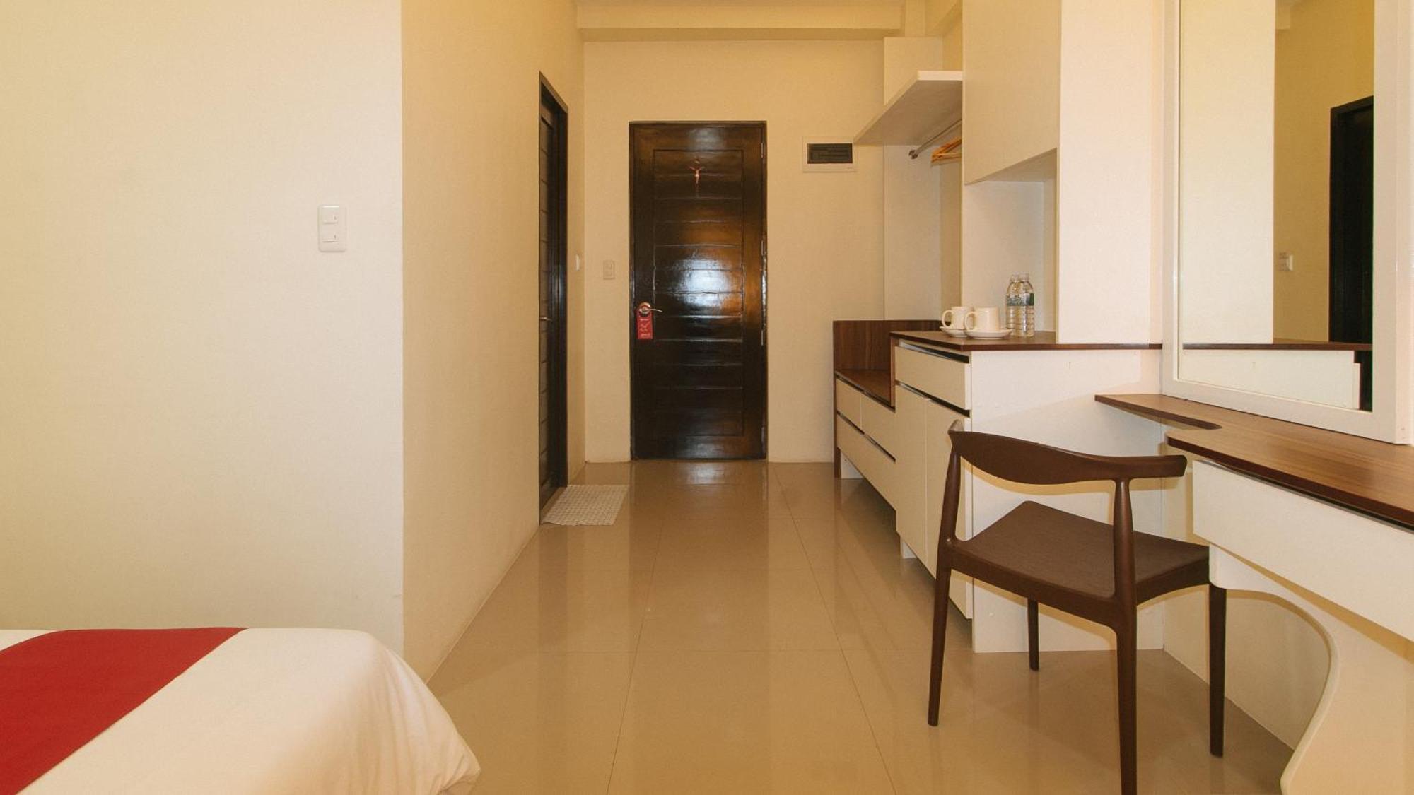Reddoorz @ Leoncia Apartelle Mandawe Exterior photo