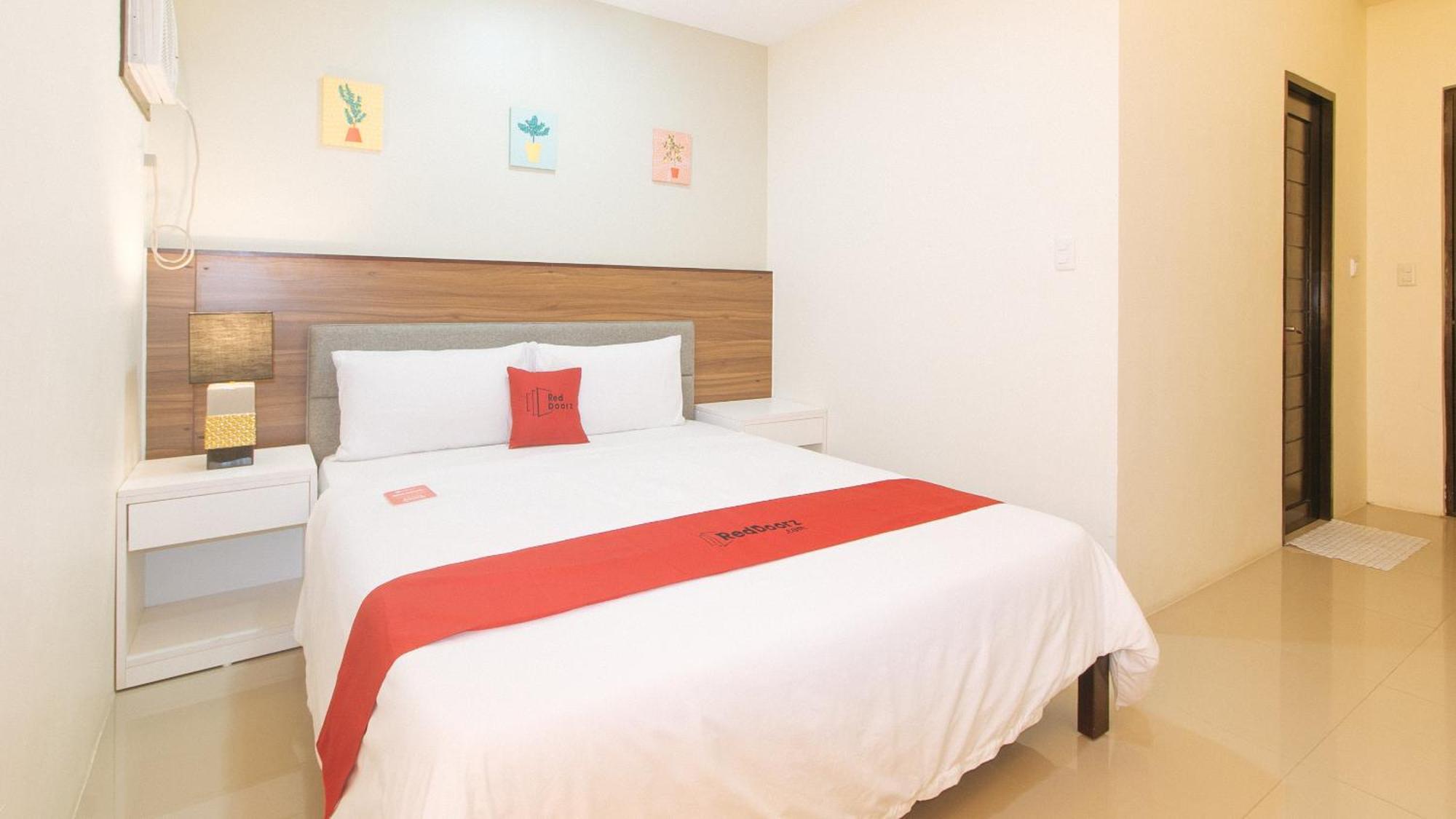 Reddoorz @ Leoncia Apartelle Mandawe Exterior photo