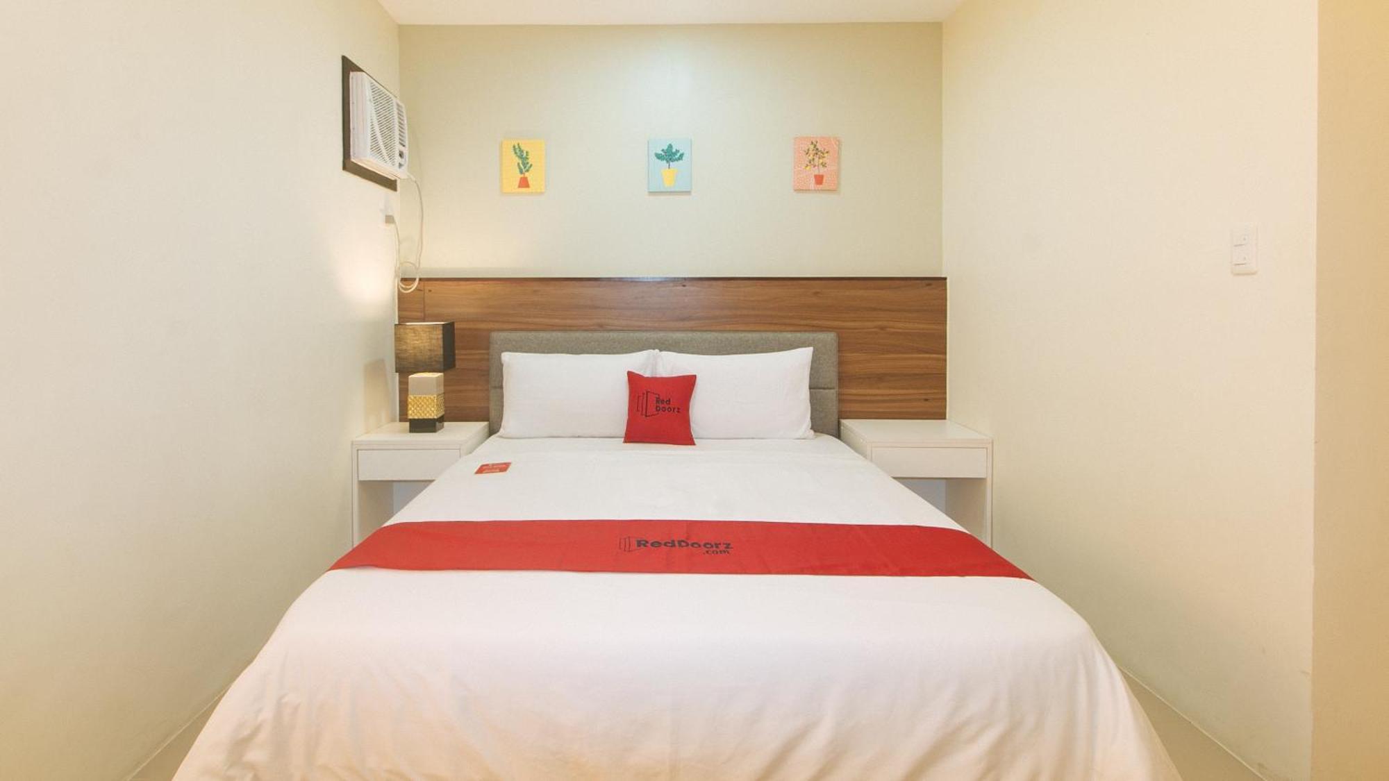 Reddoorz @ Leoncia Apartelle Mandawe Exterior photo