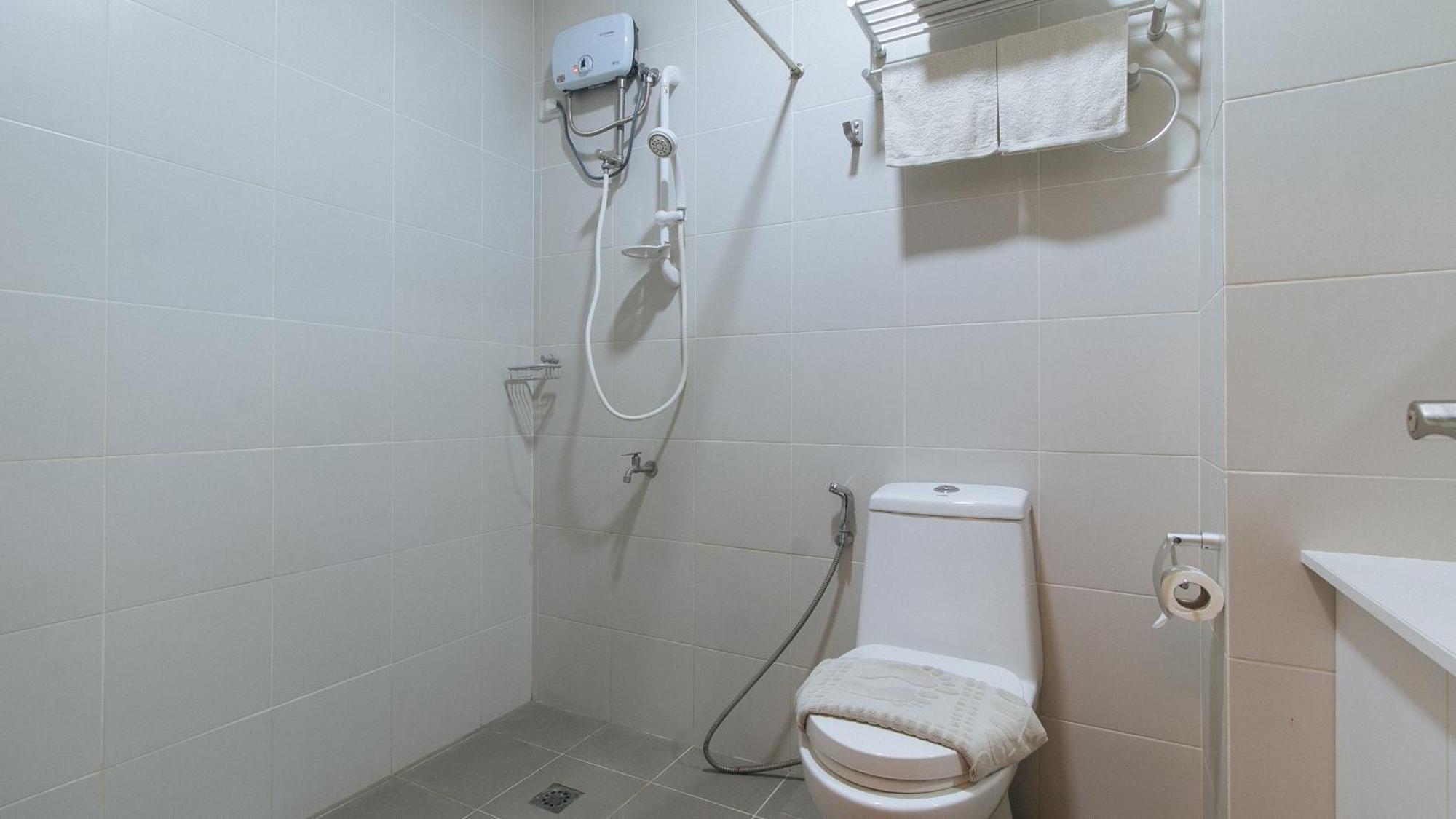 Reddoorz @ Leoncia Apartelle Mandawe Exterior photo
