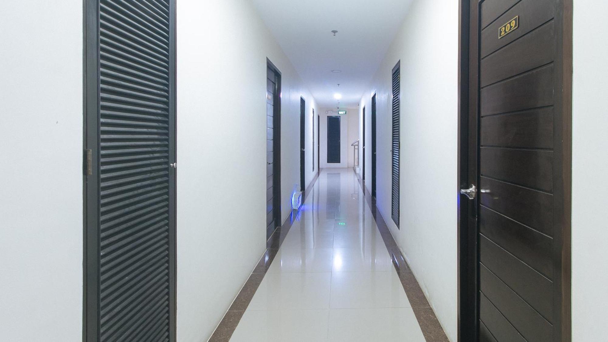 Reddoorz @ Leoncia Apartelle Mandawe Exterior photo