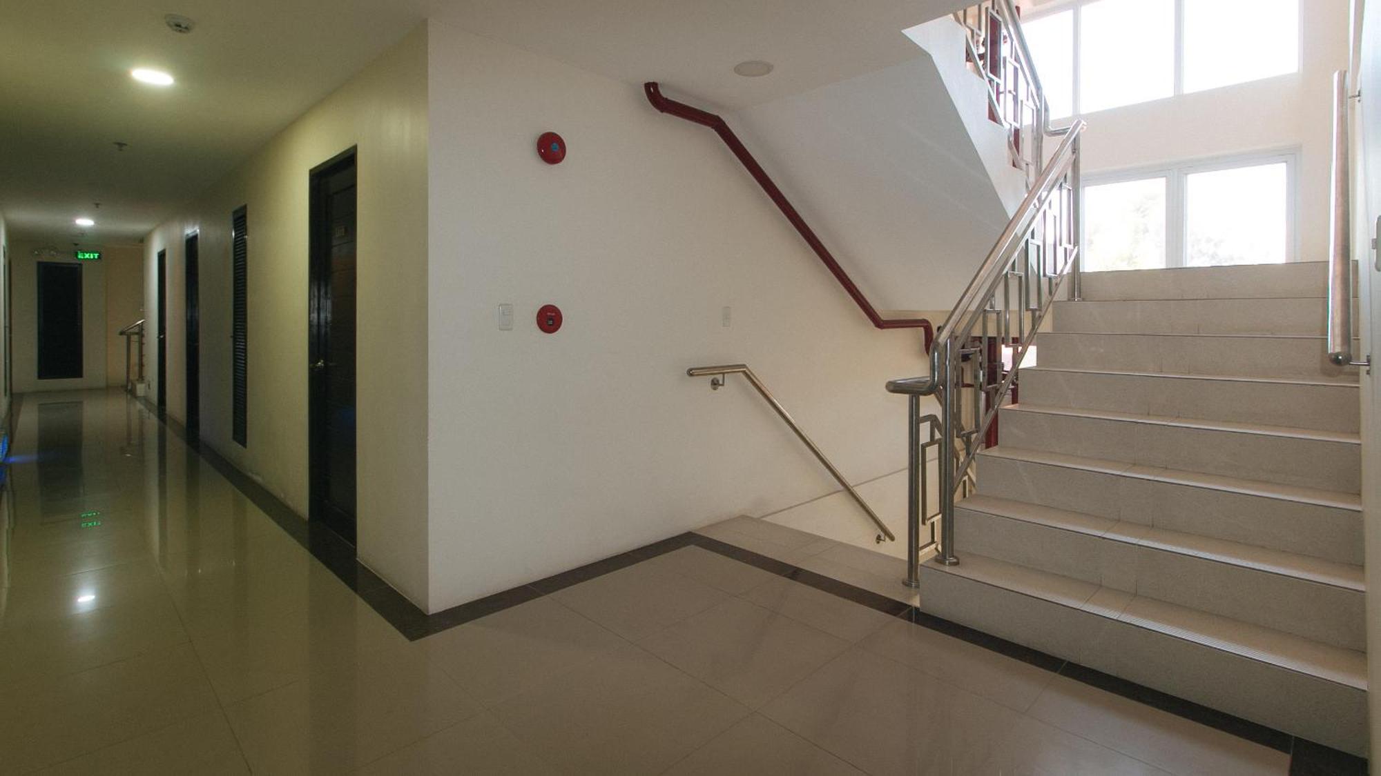 Reddoorz @ Leoncia Apartelle Mandawe Exterior photo