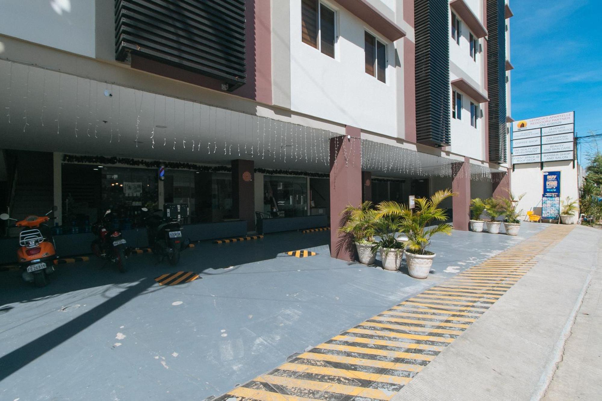 Reddoorz @ Leoncia Apartelle Mandawe Exterior photo