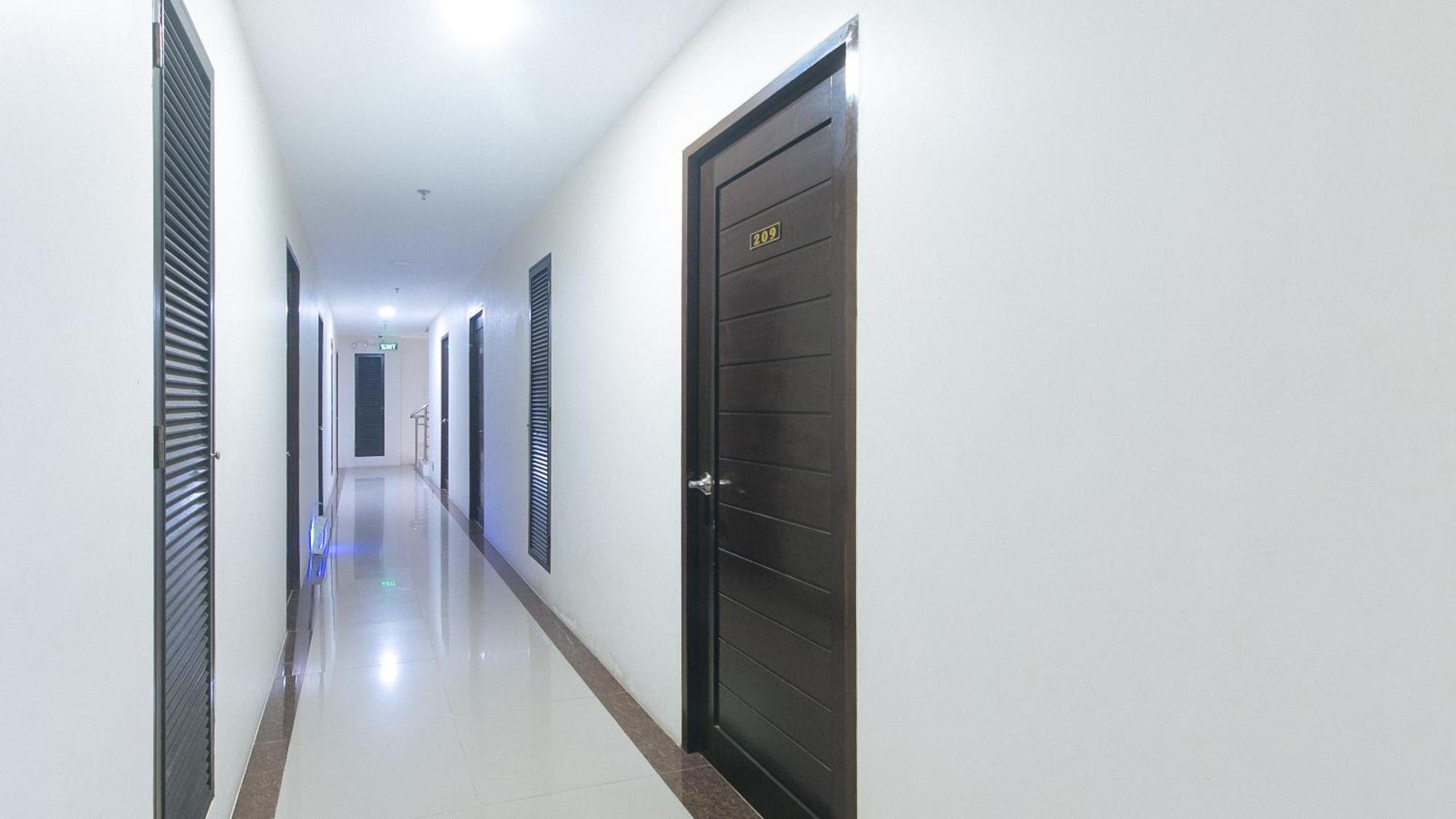 Reddoorz @ Leoncia Apartelle Mandawe Exterior photo